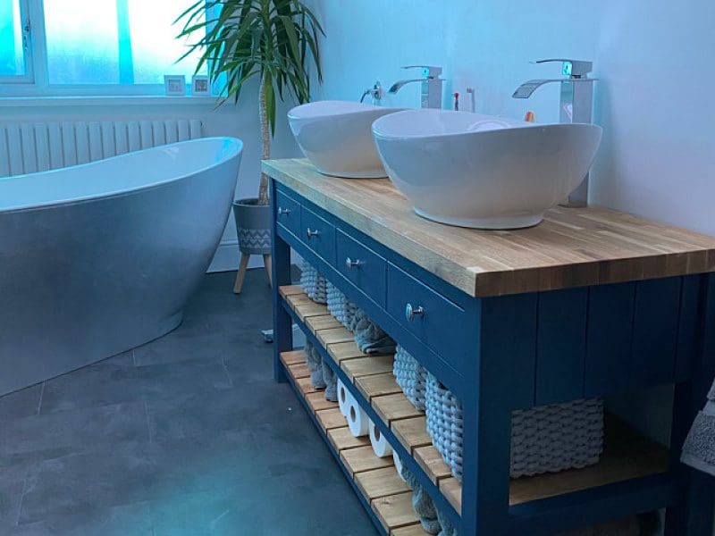 Custom-made bathroom units Custom-made bathroom units